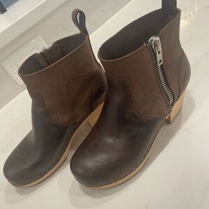 Brown Leather Ankle Boots with Zipper